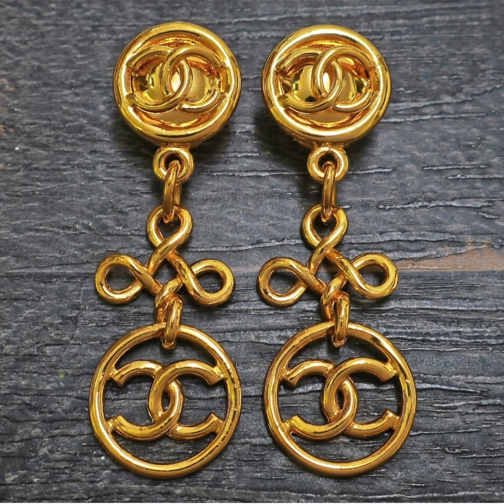 CHANEL Gold Plated CC Logos Clover Round Vintage Swing Earrings 93P
